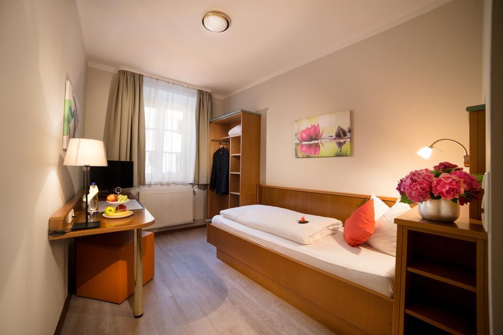 Boardinghouse Pfarrkirchen Hotel Luaran gambar